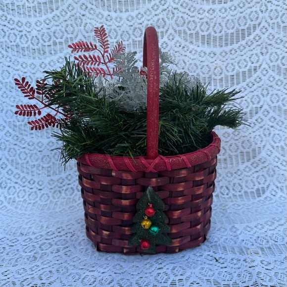 Holiday Christmas Basket - Picture 1 of 10